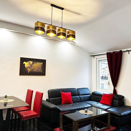Apartment Moro ไพราน ภายนอก รูปภาพ