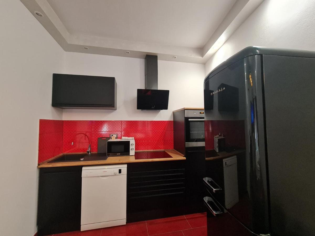 Apartment Moro ไพราน ภายนอก รูปภาพ