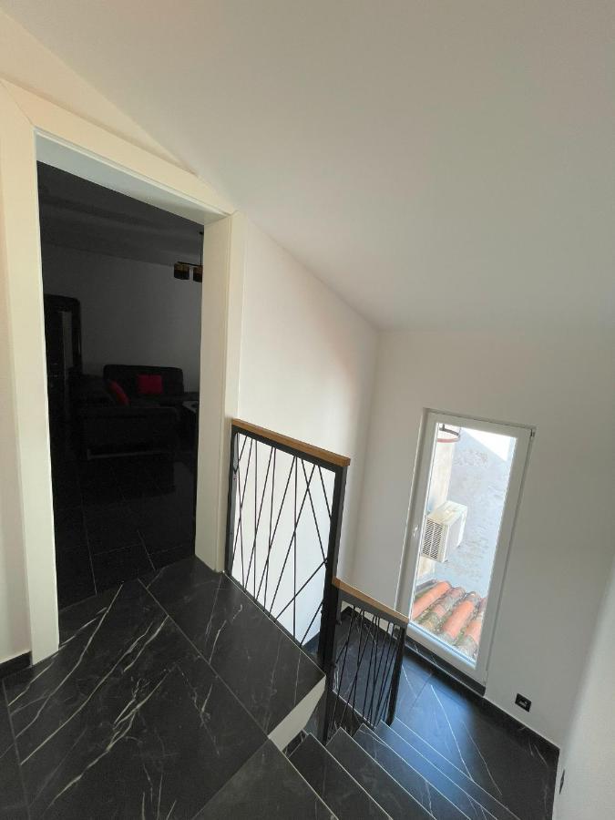 Apartment Moro ไพราน ภายนอก รูปภาพ