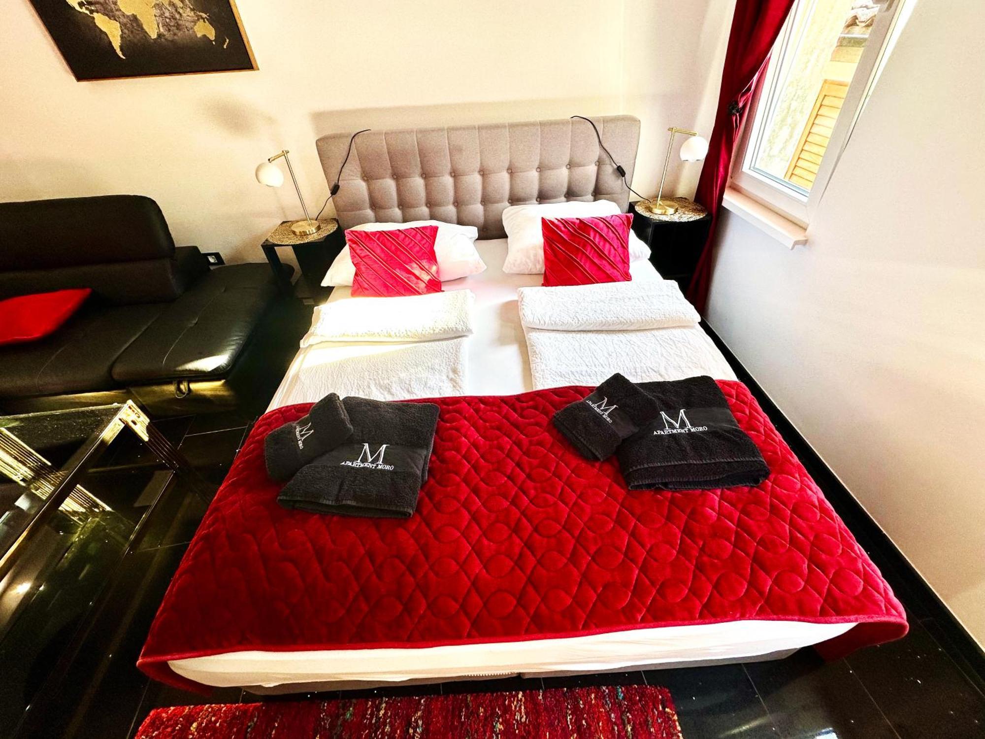 Apartment Moro ไพราน ภายนอก รูปภาพ